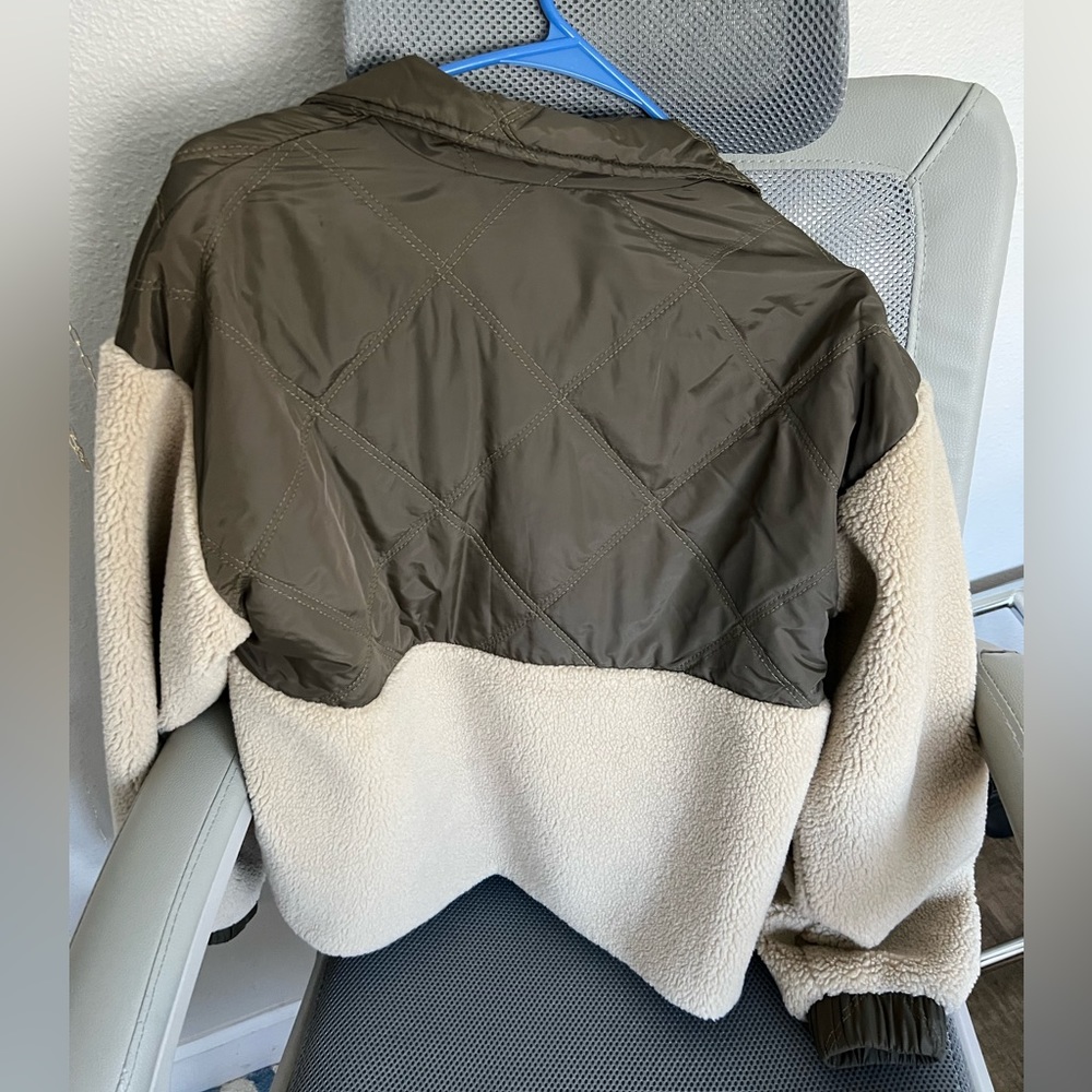 Cute jacket - Picture 3 of 3